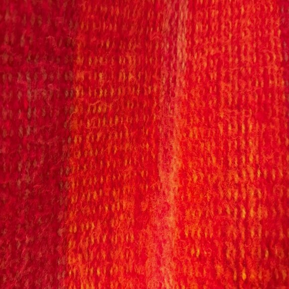 Vintage hand-woven wool Andean short poncho in Red/Orange - Picture 2 of 2
